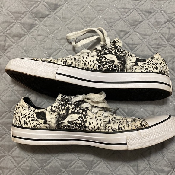 Women’s Size 11 - Converse All Star low top animal print sneakers. - Picture 2 of 4
